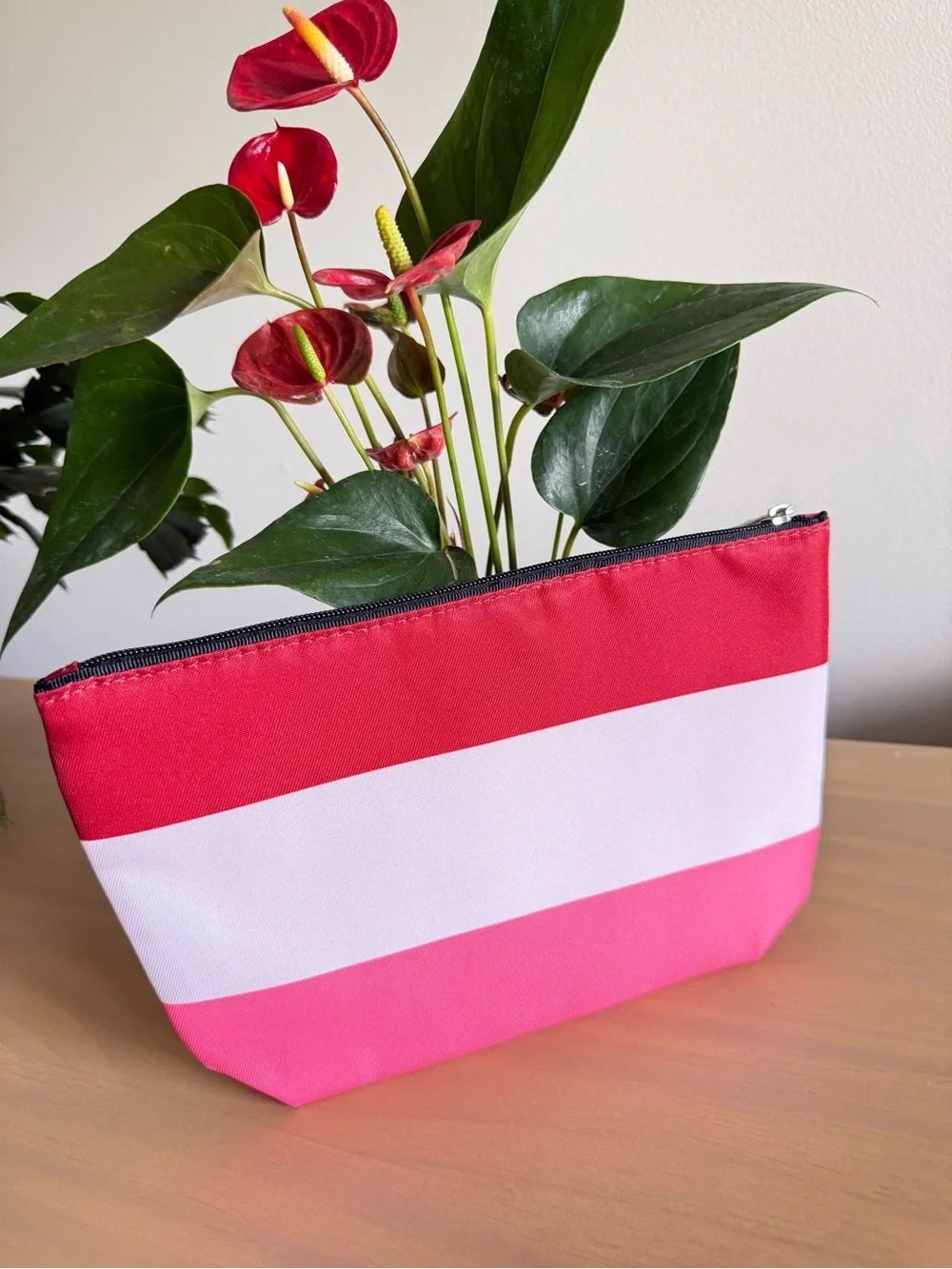 Clinique x Kate Spade Cosmetics Makeup Bag Pink White NEW